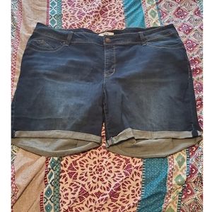 NWOT. Royalty denim shorts 22w